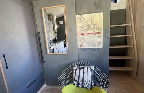Tieton Cabin | Elm Street Studio, Artful Luxury Tiny Cabin | 2 Queen Beds | Private Garden | Great location | Park