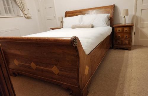 Selly Oak House | Elmdon House with 4 Spacious Bedrooms to choose