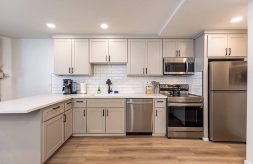 Yosemite West Condo | Elmer's Hideout - Fully Renovated Yosemite Escape!