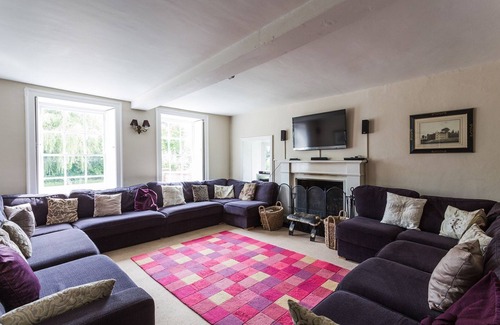 Wangford Cottage | Elms Farmhouse - sleeps 19 guests in 8 bedrooms