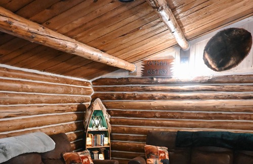 Trout Creek House | Elmwood Outpost is an off-grid cabin experience.