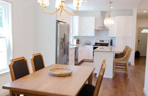 Burlington House | Elon University & Country Club Area Newly Built 3BDR home large private backyard