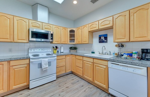 Eleven Mile Corner Apartment | Eloy Vacation Rental w/Community Pool & Courtyard