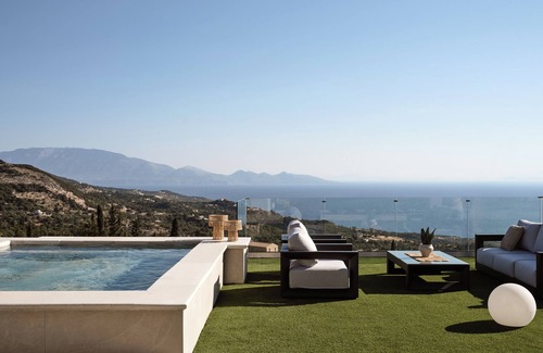 Skinaria Villa | Elpida Luxury Villa, with Infinity Pool & Jacuzzi