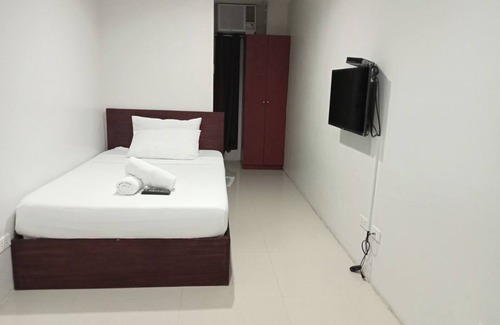 Balibago Hotel | Elti Dormitel By Bluebookers