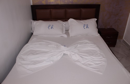 Douala Hotel | Elu Hotel Chambre Deluxe - Bonamoussadi
