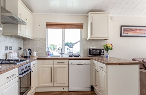 Bishops Nympton Cottage | ELWORTHY LODGE, pet friendly, with a garden in South Molton