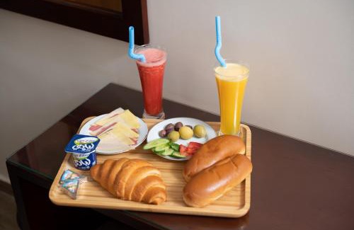 Qena Hotel | Elyasmene