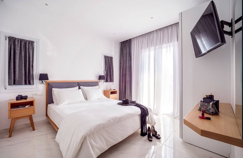 Anissaras House | Elysian Suites, Comfortable accommodation in a complex of 8 luxury apartments.