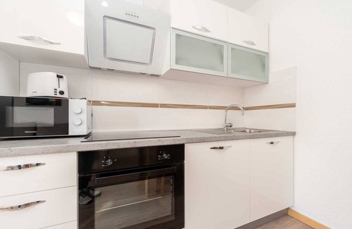 Policnik Apartment | Ema's Olive Garden Apt 1- Families only 4+2