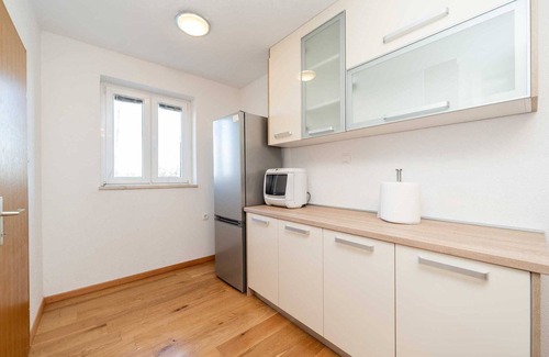 Policnik Apartment | Ema's Olive Garden Apt 2 - Families only 4 + 1