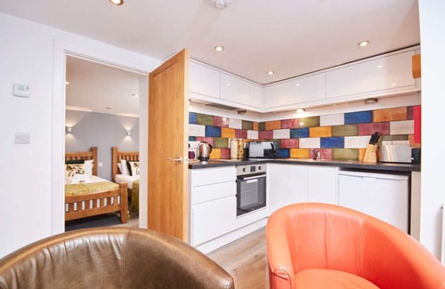Kegworth Apartment | EMA SkyLink Steps Away: Versatile Apt, Gym Access