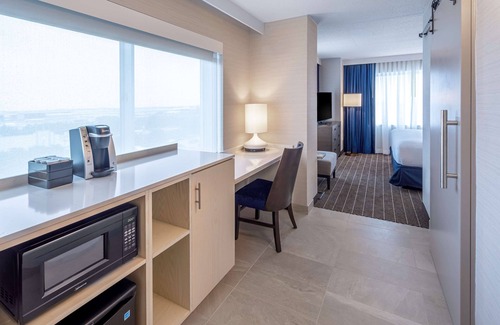 East Boston Hotel | Embassy Suites Boston Logan Airport