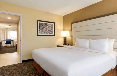 Waltham Hotel | Embassy Suites by Hilton Boston Waltham