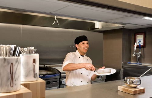 Deerfield Hotel | Embassy Suites by Hilton Chicago North Shore Deerfield