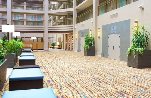 East Lake Hills Hotel | Embassy Suites by Hilton Seattle Bellevue