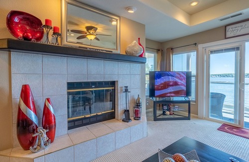 Lake Ozark Condo | EMERALD BAY 204A | 3 Bed, 2 Bath