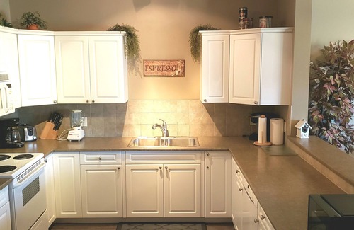Central Okanagan Condo | Emerald Beach Villas, Waterfront on Wood Lake, Top Floor
