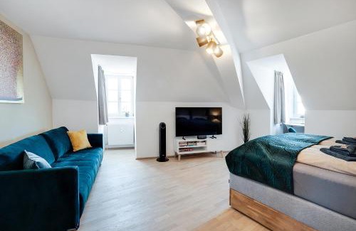 Graz City Centre Apartment | Emerald Design - Historic City Center with Free Parking & Panoramic View by HERO HOMES