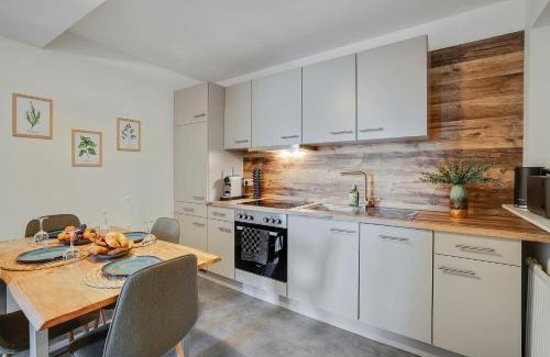 Graz City Centre Apartment | Emerald Design - Historic City Center with Free Parking & Panoramic View by HERO HOMES