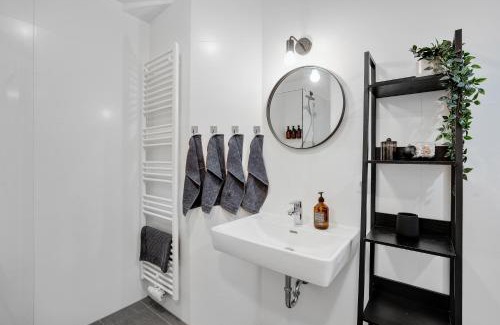 Graz City Centre Apartment | Emerald Design - Historic City Center with Free Parking & Panoramic View by HERO HOMES