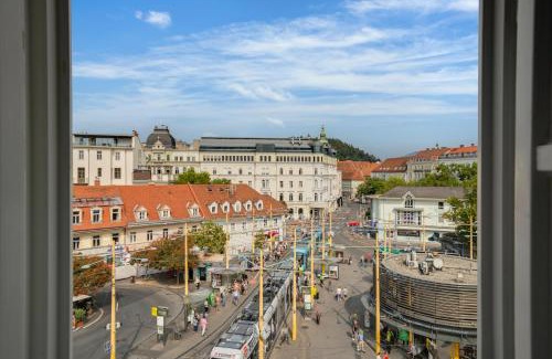 Graz City Centre Apartment | Emerald Design - Historic City Center with Free Parking & Panoramic View by HERO HOMES