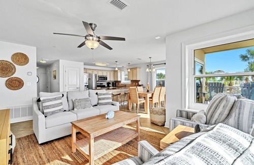 Crystal Beach Condo | Emerald Dunes 201 | Beachfront | Heated Pool+ Spa | Updated | Gated | Beach Gear