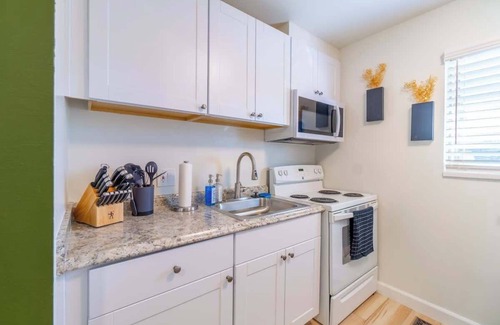 West University House | Emerald Escape - UNR & Pet Friendly - Fenced Yard