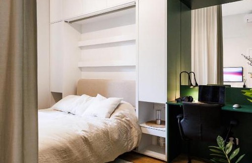 City Centre Apartment | Emerald Green Apartament - homfi Collection