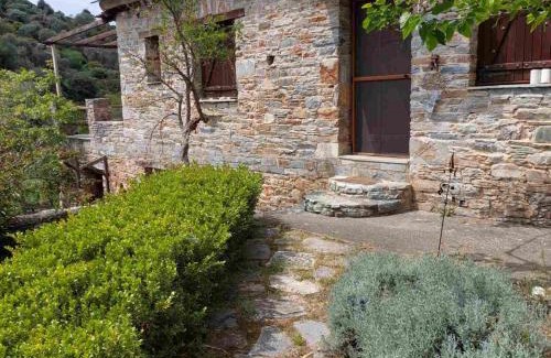 Steni Dirfyos House | Emerald House
