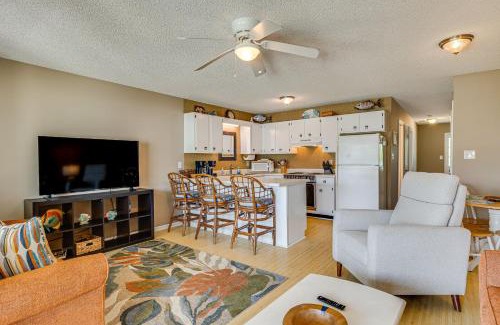 Emerald Isle Apartment | Emerald Isle Condo Near Beach with Screened Porch!