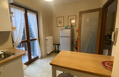 Citta Antica Apartment | Emilei- VERONA JOURNEYS WITH BALCONY AND PARKING
