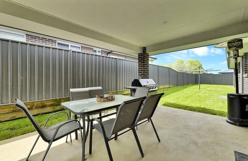 Orange House | Emmaville - Modern, Convenient & Pets Allowed