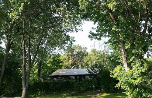 Huntingdon Cottage | Emmazing Grace Riverside Cottage-Military/First Responder Discount
