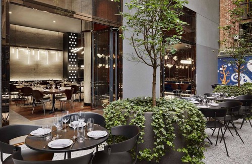 Midtown Hotel | Empire State View Queen | Hotel Hendricks | Close to Central Park Zoo