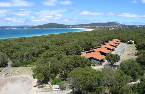 Emu Point Hotel | Emu Beach Chalets