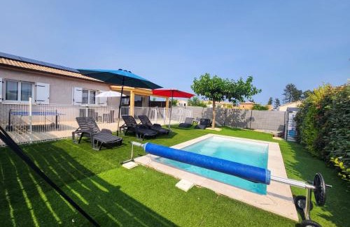Joyeuse House | En Ardèche, maison de vacances l'Odyssée climatisée avec sa piscine privée et chauffée