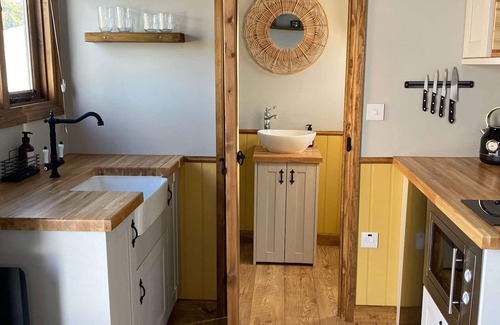Llanfarian Cabin | En-suite Shepherds Huts
