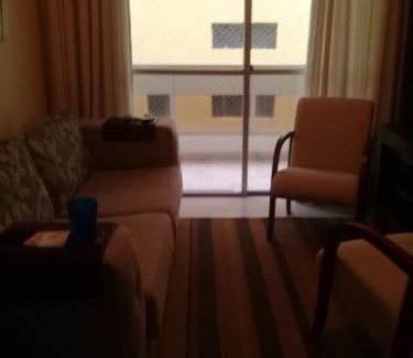 Jardim Vitoria Apartment | Encantador a 2 quadras da Enseada, com varanda e garagem