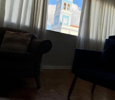Serra Negra Apartment | Encantador apt Veneza no centro com vaga coberta