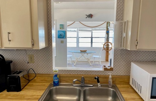 Alligator Point House | Enchanted Cottage Beachfront – Charming Retreat by the Sea!
