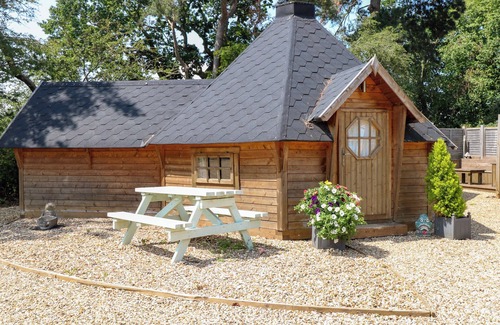 Ringstead Cottage | ENCHANTED COTTAGE, family friendly, with a garden in Snettisham