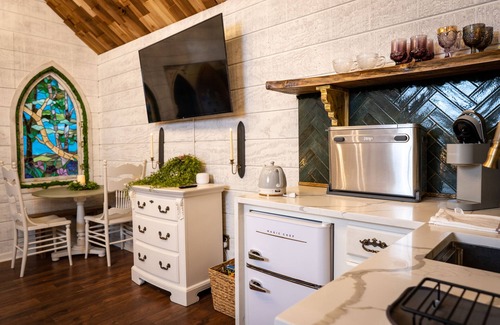 Alpharetta Cottage | Enchanted creekside chapel right in the heart of Alpharetta!
