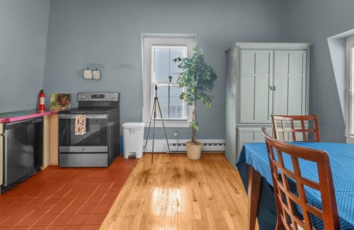 Hartford House | Enchanted Forest Apt in Hartford