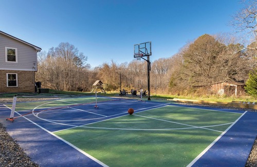 Barium Springs House | "Enchanted Forest" - Pool, Hot tub, Pond, Pickleball, Basketball, Putt Putt +