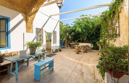 Marsala Villa | Enchanting 19th century Baglio with garden 15 meters from the sea Baglio Paola 1