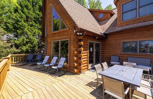 Bumpass House | Enchanting 5-Bed/5-Bath Lakefront Log Cabin with Private Cove, Beach & Hot Tub.
