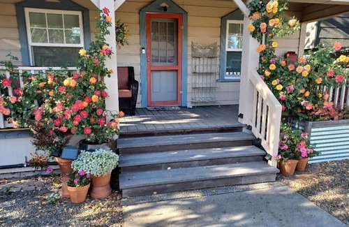 Burbank Gardens Neighborhood Association Cottage | Enchanting Bohemian Cottage for Two,enjoy the cool patio under ancient oaks