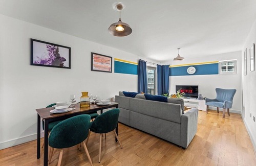 Redcliffe Apartment | Enchanting Bristol Abode -Sleeps 6 with Balcony!