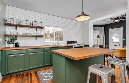 Xenia House | Enchanting Bungalow - 2BR Historic Hidden Gem